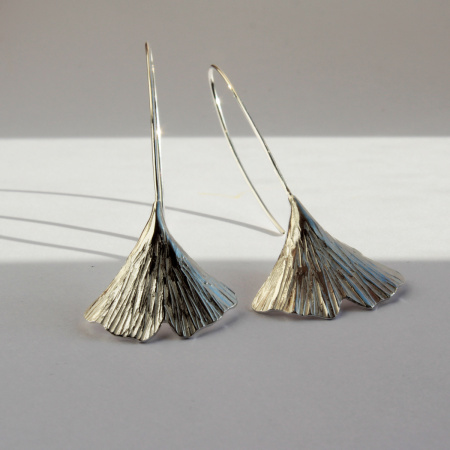 Ezüst ginkgolevél fülbevaló