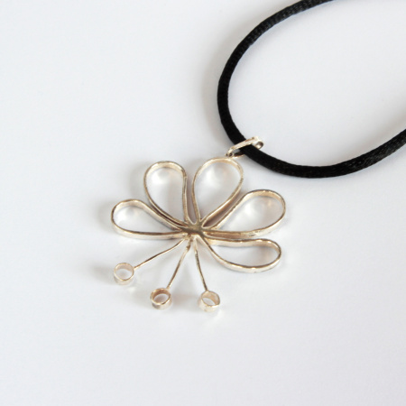 Ezüst bazsarózsa medál