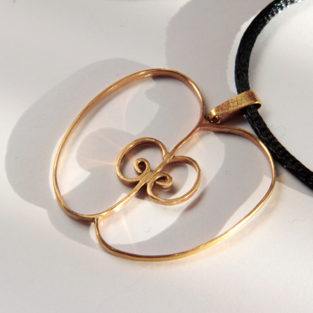 Aranyszínű óriás alma medál