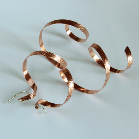 Bíbor szerpentin fülbevaló