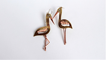 Itt vannak újra! - Rézből és ezüstből készült gólyák.