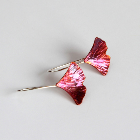 Pici lógós bíbor ginkgo fülbevaló