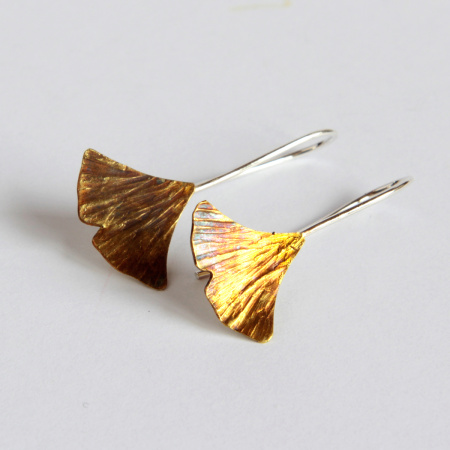 Pici lógós aranyló ginkgo fülbevaló