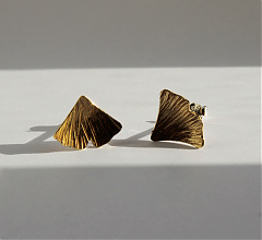 Aranyló színű bedugós ginkgo fülbevaló